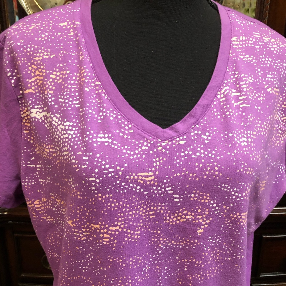 Tek Gear DRYTEK  lavender and Pink Patterned V-Neck Tee
